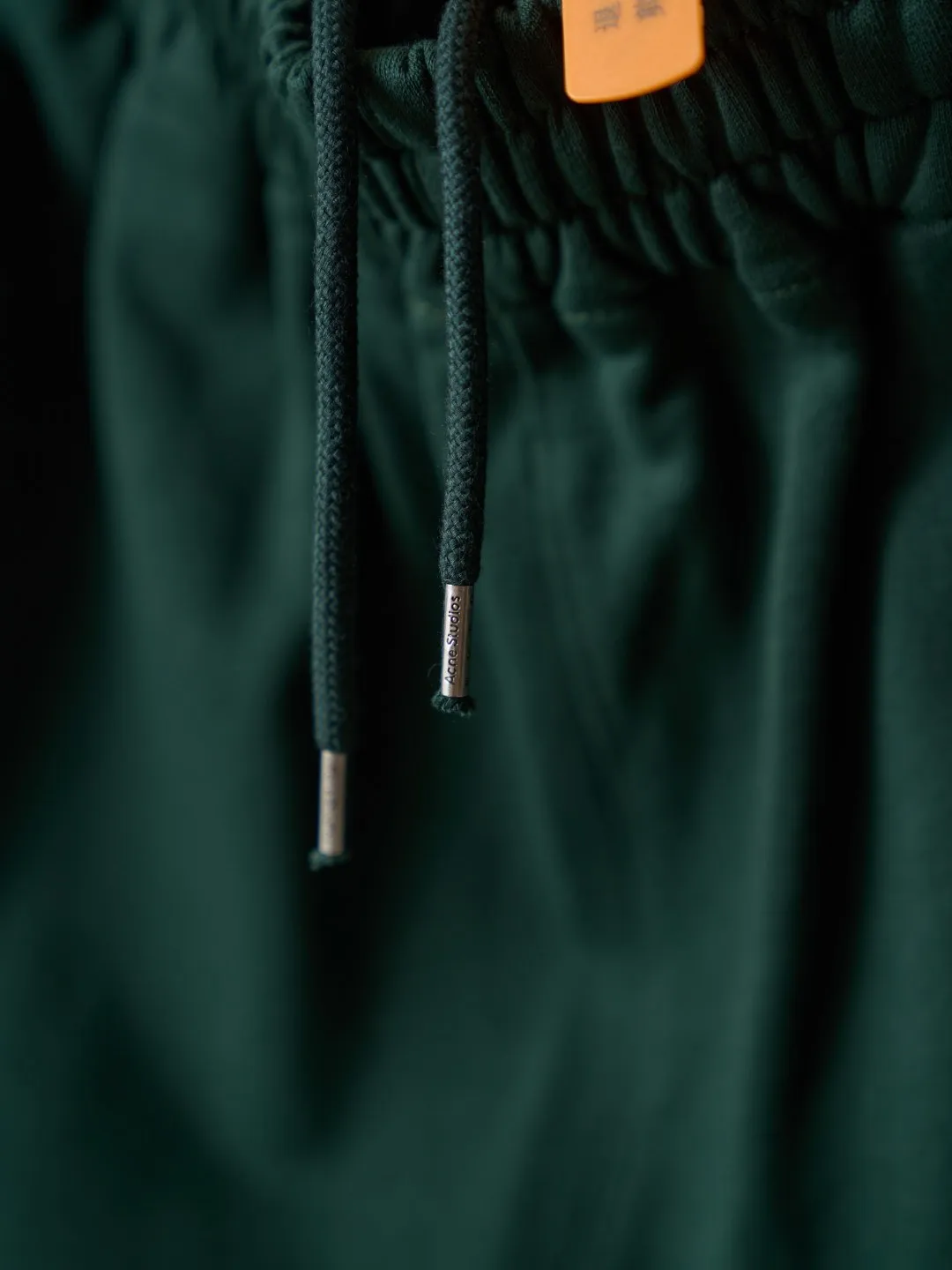 [Real auction] Acne Studios embroidered trousers (version 2) [In Stock] S M L The drawstring waistband and side pockets are designed to create a concise and casual attitude. The minimalist texture hides a trendy edge. Wear it with the Series suit to form a luxurious and elegant system. It interprets a unique Nordic elegant mood. It adopts imported machine embroidery technology and uses advanced computer control systems and precision mechanical parts to realize the Acne Studios logo work. High precision. The lines are smooth and delicate. The fabrics have been washed with enzymes for a better hand feel. Not easy to deform, not easy to shrink, not easy to fade. Maintains long-lasting beauty with a loose fit